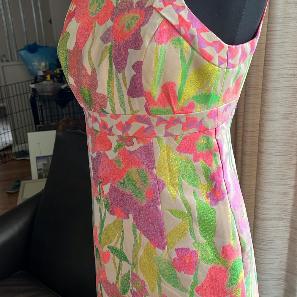 So so pretty floral Trina Turk dress.   Size 4 - Picture 3 of 7